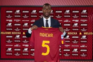 恩迪卡:现在罗马进攻方面做得不错,但在防守上会继续努力改进 - 资讯配图