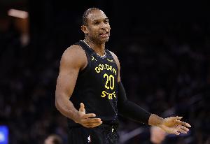 拼尽全力!霍福德11中5拿到17分6板 三分8中4 - 资讯配图