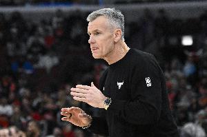 扔就完事了!公牛首节21次出手18次来自外线 开场前10投均是三分 - 资讯配图