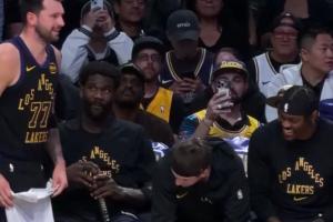 东契奇假意冲向教练席试验范德彪是否还会拦住他 艾顿&后者笑尿 - 资讯配图