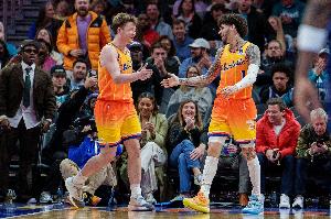 势如破竹!黄蜂目前豪取5连胜为联盟最长 老鹰4连胜紧随其后 - 资讯配图