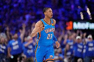 戴格诺特：阿隆·维金斯防守做得很棒 处理球很好打得非常从容 - 资讯配图