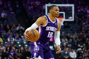 攻防核心！威少半场9中4拿到10分2板5助3断 首节3中0&次节10分 - 资讯配图