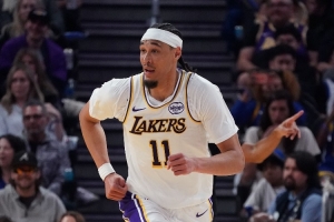 船记：要我说湖人就该让海斯首发 但这样又怕摧毁了艾顿的信心 - 资讯配图