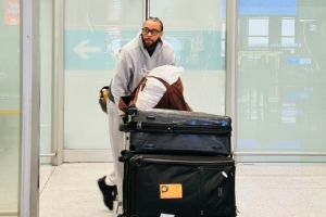 麦基抵达北京迫不及待想与新队友会合 将穿0号球衣 - 资讯配图