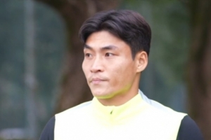 朴镇燮:我要找个老师学一学中文,防守是我的特点也是我的强项 - 资讯配图