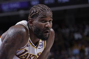 手里抹了油！艾顿半场5中3拿到6分6板1助1帽 2失误3犯规 - 资讯配图