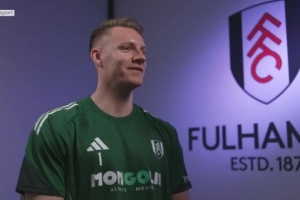 莱诺：英超每次角球都像摔跤一样，来这里8年伦敦对我就像家一样 - 资讯配图