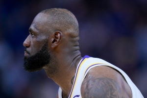 苏群：我认为詹姆斯今夏留湖人可能性很小 所幸和库里&追梦大团圆 - 资讯配图