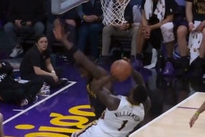 猛兽冲击！锡安反击攻筐打成2+1 鹈鹕一波7-0拉开分差 - 资讯配图