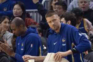 波津这赛季够呛能打也难续约 勇士用库明加换了他1场比赛使用权？ - 资讯配图