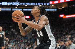 三分很哇塞！瓦塞尔上半场7中4得到13分3板2助 三分5中3 - 资讯配图