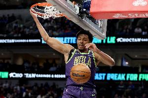 扣篮真帅!墨菲首节6中4高效拿下11分1板2助1断 - 资讯配图