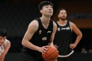 辽宁主场常规赛的套票持有者受邀到场助威 球队热身赛战胜北控 - 资讯配图