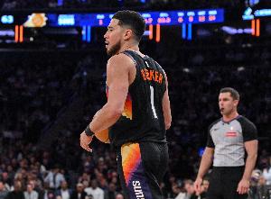 再找找状态！布克复出19中6拿到17分6助 三分9中4 - 资讯配图