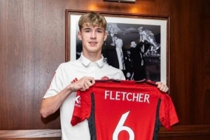 记者：曼联18岁中场杰克·弗莱彻被停赛6场，罚款1500英镑 - 资讯配图