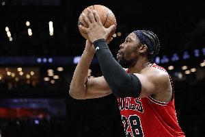 打得不错了！亚布塞莱14中7&三分10中4 砍18分12板并填满数据栏 - 资讯配图