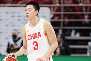 媒体人:刚结束国家队任务 胡明轩就直奔体育总局医院治疗膝伤 - 资讯配图