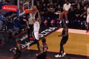 球场华尔兹！文班背对篮筐接瓦塞尔长传 轻松转身360度拧麻花背扣 - 资讯配图