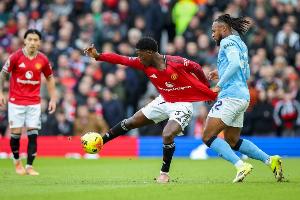 邮报：梅努续约谈判拖延很长时间，他在曼联的长期未来依然存疑 - 资讯配图