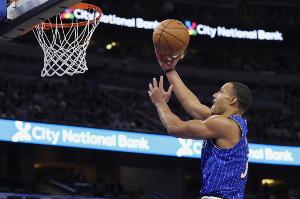 杀伤力十足！贝恩上半场出战16分钟8罚全中得到14分 - 资讯配图