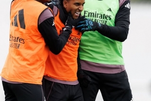 库尔图瓦祝福罗德里戈:加油,我的朋友!我们都会支持你,帮助你 - 资讯配图