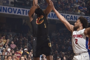 张佳玮：哈登没坎宁安好但能操作活塞防守 骑士未必更强但更完整 - 资讯配图