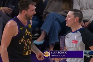 近在咫尺!东契奇赛季已经累积14次技术犯规 距离禁赛只差2个 - 资讯配图