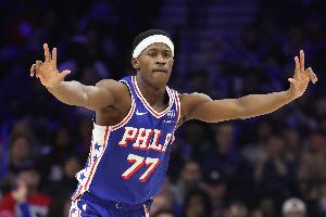 努力追赶！博纳起飞送钉板大帽 埃奇库姆反击空接得手打停马刺 - 资讯配图