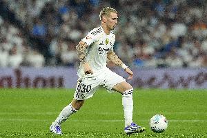 官方：马斯坦托诺被停赛2场，赫伊森、卡雷拉斯累计黄牌停赛1场 - 资讯配图