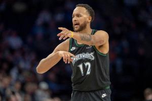 华子打趣球队打快:因为我们有海兰德&道苏姆和李凯尔啊 - 资讯配图