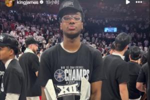 一场没打躺冠了詹姆斯兴奋转发布莱斯夺冠捧杯照:啊耶耶耶~~ - 资讯配图