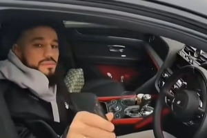 邮报：对于训练基地外倒卖签名者，曼联球员越来越感到不满 - 资讯配图