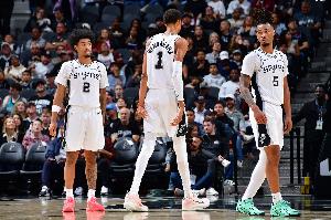 张佳玮谈马刺赢球特征：文班统治防守端 卡斯尔推转换 哈珀砍分 - 资讯配图