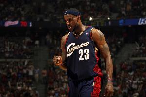 名记：联盟内部人士普遍认为 骑士是詹姆斯下赛季最有可能的去处 - 资讯配图