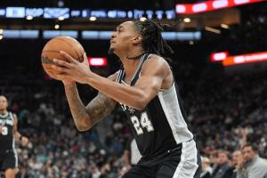 正负值+43冠绝全场!瓦塞尔6记三分球拿下22分5板1助2断1帽 - 资讯配图