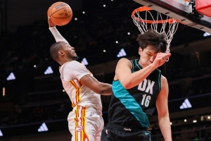 单臂隔扣杨瀚森！威尔金斯：勇士为何放弃年轻且有天赋的库明加？ - 资讯配图