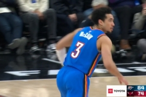 强势反弹！麦凯恩弧顶三分还有 三分3中0后4投全中 - 资讯配图