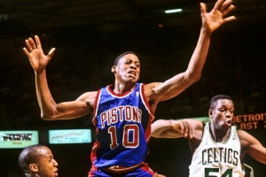 1992年的今天：罗德曼狂揽34个篮板 创个人职业生涯最高纪录 - 资讯配图