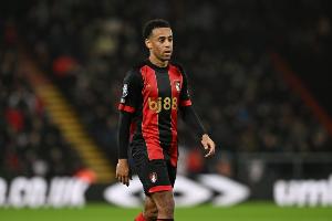 邮报：身价约4000万镑，曼联继续关注伯恩茅斯中场泰勒·亚当斯 - 资讯配图