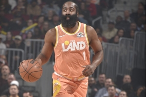 莫布里:哈登是球场指挥官 他末节接管比赛&无论是造犯规还是终结 - 资讯配图