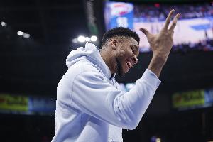 字母哥复出也救不了现在的雄鹿 球队想输球&他却想带队进季后赛 - 资讯配图