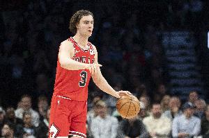 准三双致敬旧主！吉迪12中5得到14分9板10助1断2帽 三分7中3 - 资讯配图