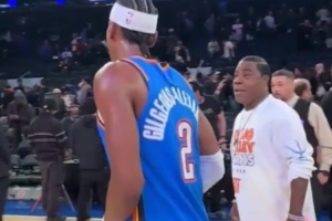 鞋垫得留着！亚历山大赛后将球鞋送给尼克斯的一位超级球迷 - 资讯配图