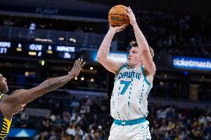 【菜鸟】克尼佩尔20分4三分 尼德豪泽伤退 贝利16投得12分2板3助 - 资讯配图