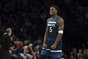 才24岁212天!爱德华兹已飚中1289记三分 刷新NBAU26球员历史纪录 - 资讯配图