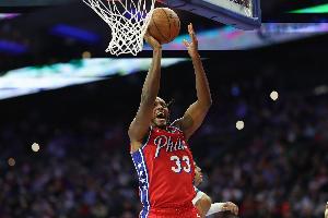 百步穿杨!贾巴里·沃克半场5中5贡献15分 三分4中4 - 资讯配图