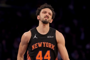 你的沙皇！沙梅特第三节11分助队反超 全场9中5得14分 正负值+12 - 资讯配图