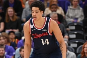 希望无大碍！快船官方：尼德豪泽右脚受伤 本场比赛提前退赛 - 资讯配图