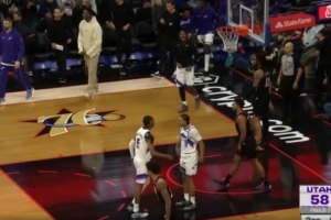 奋力反击！科迪威空接暴扣 爵士10-0攻击波反超3分打停76人 - 资讯配图